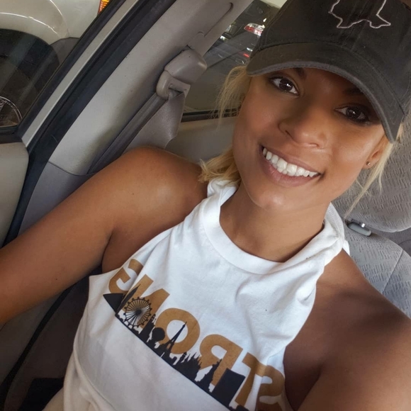 Meet your Posher, Burgandy - Picture 1 of 5